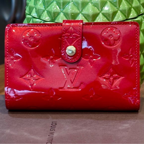 LV Portefeuille Viennois in Pomme D’amour - Picture 1 of 12